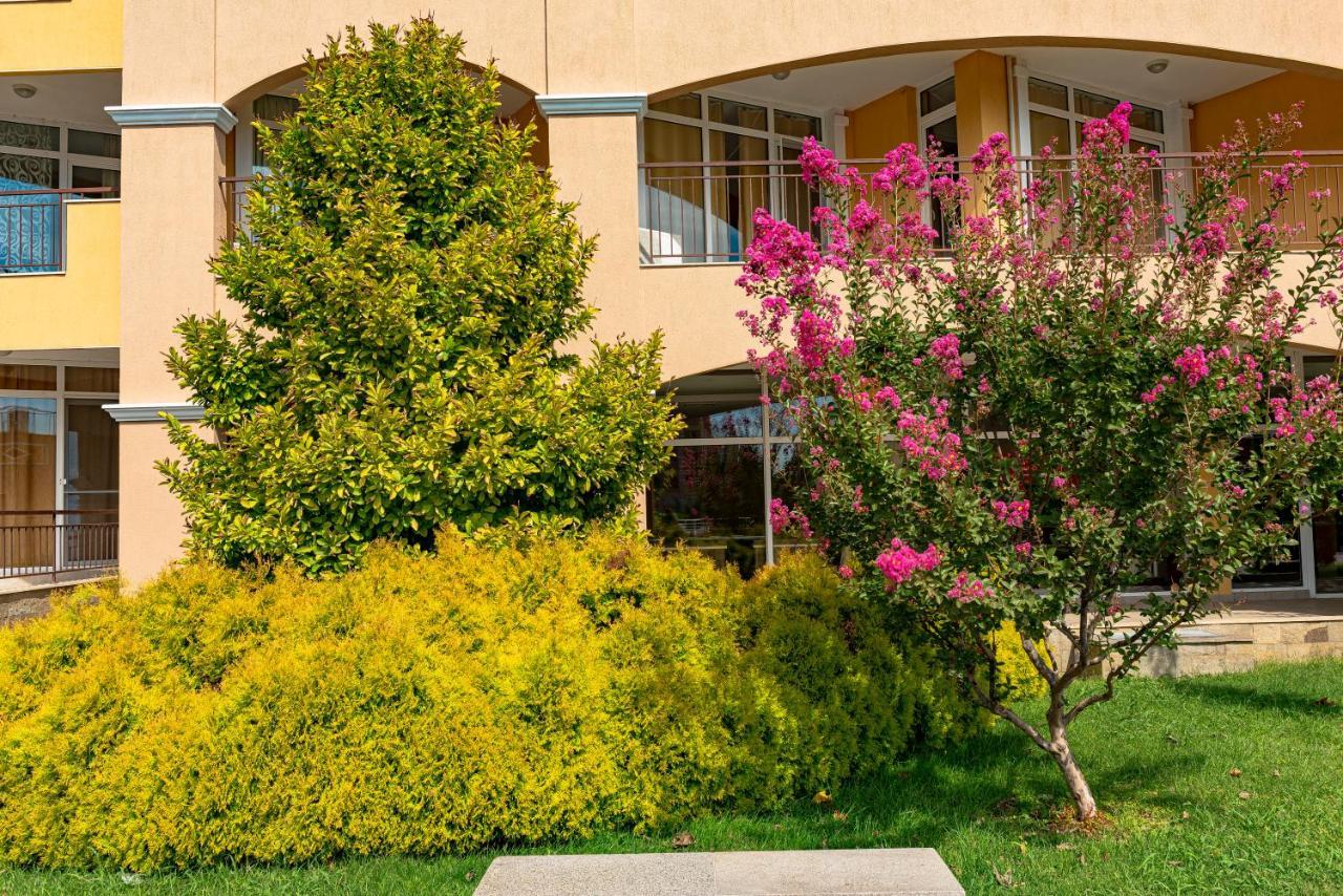 Menada Grand Resort Apartments Aheloj Kültér fotó