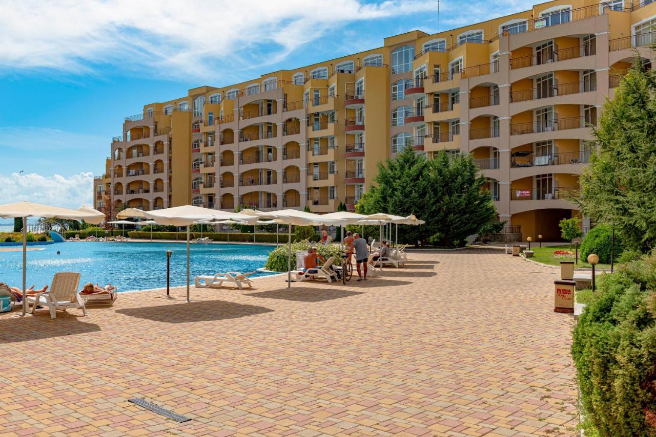 Menada Grand Resort Apartments Aheloj Kültér fotó