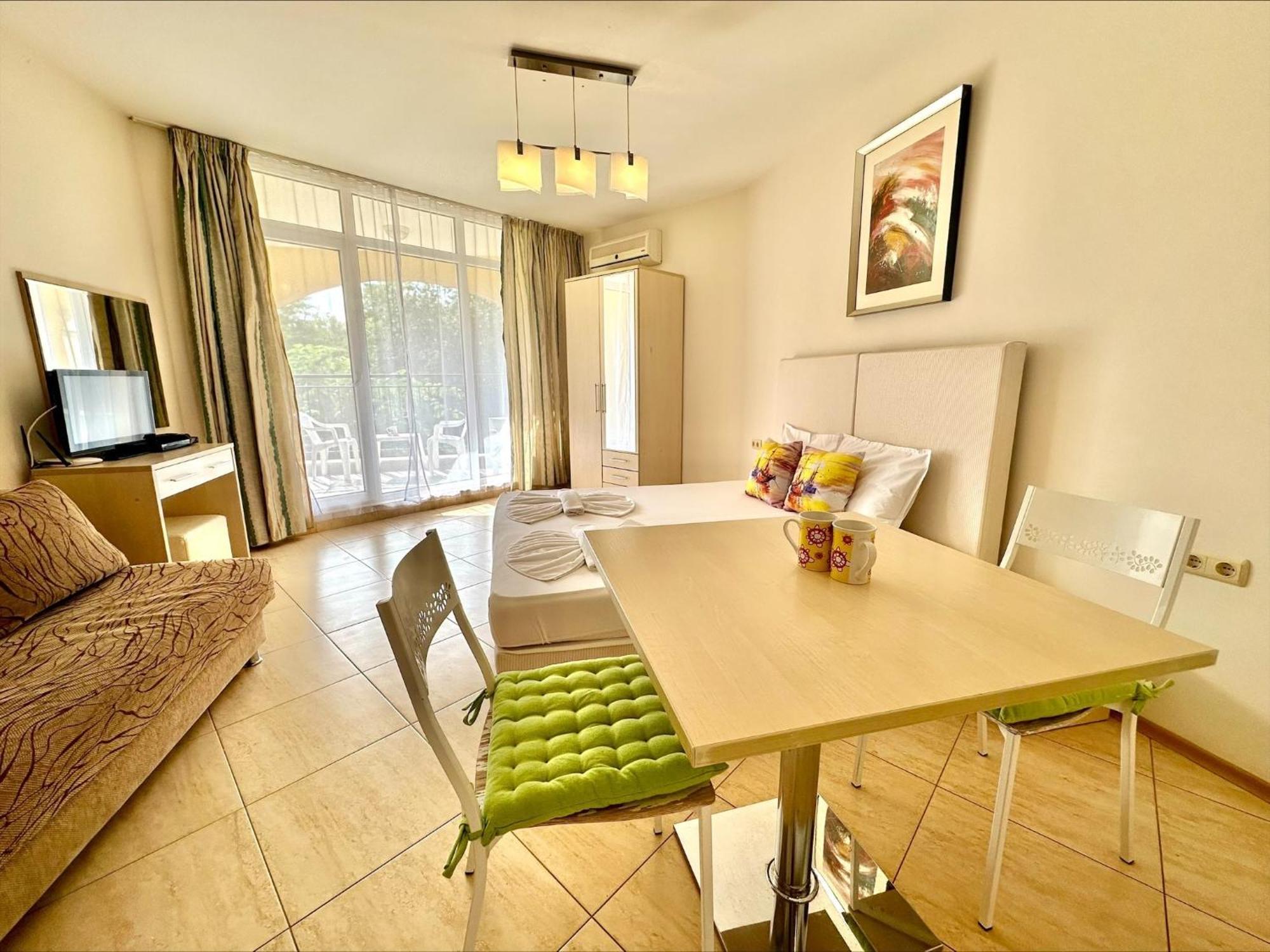 Menada Grand Resort Apartments Aheloj Kültér fotó